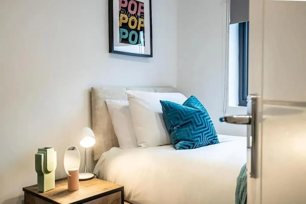 Amazing 2 Bedroom Flat Next To Brighton Station Sleep 6 Guests Rhf Apartment